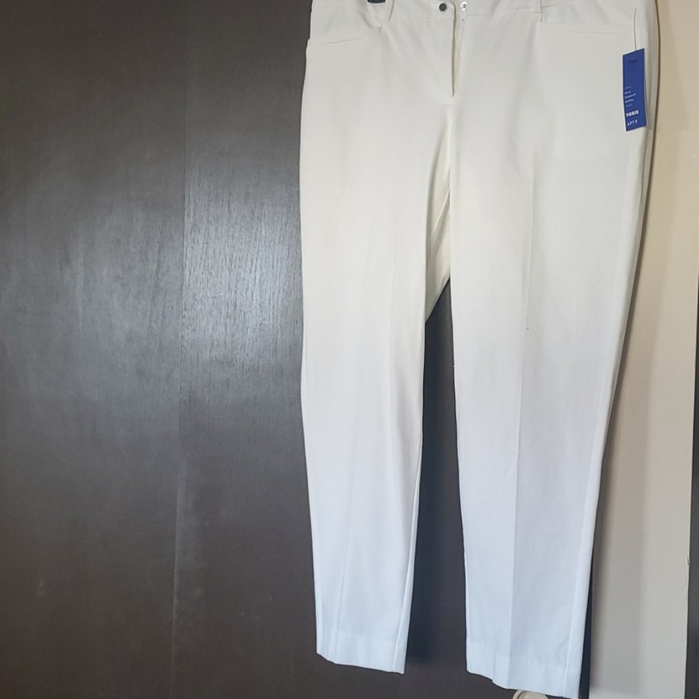 NWT APT 9 Torie white ankle pants